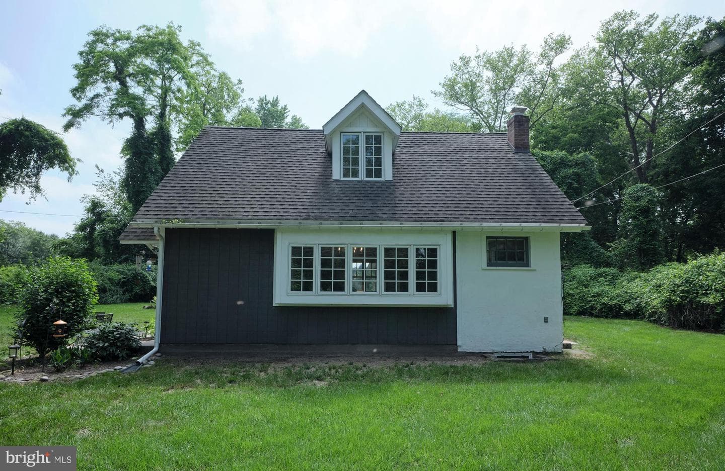 2598 River Road photo 2