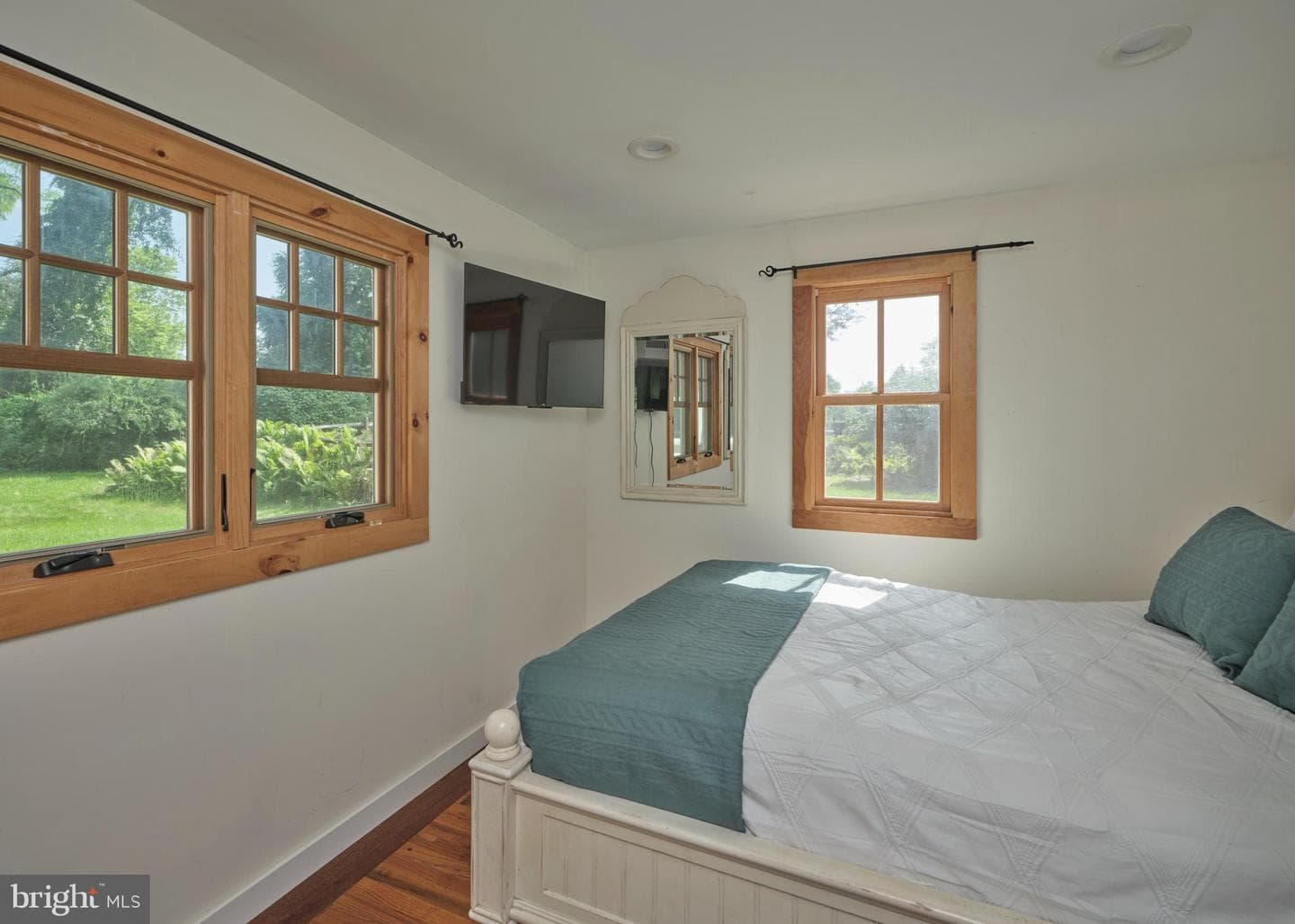2598 River Road photo 20