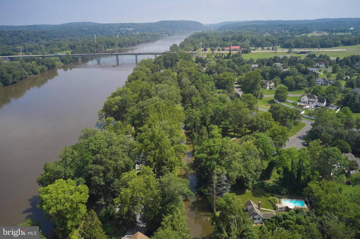 2598 River Road photo 8