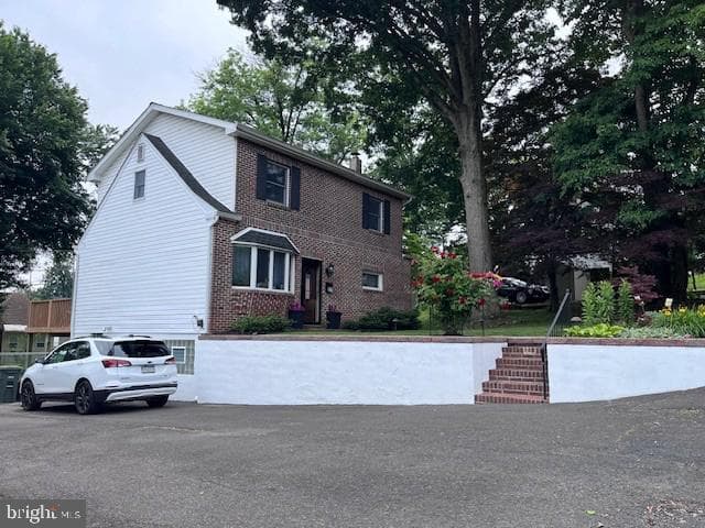 911 Hilton Avenue photo 3