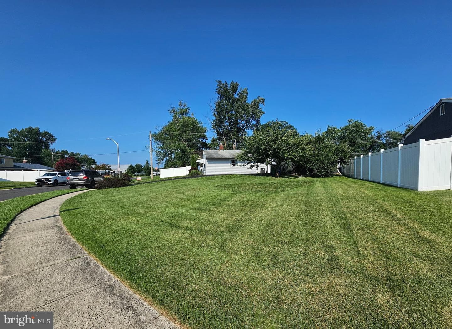 72 Basswood Road photo 2