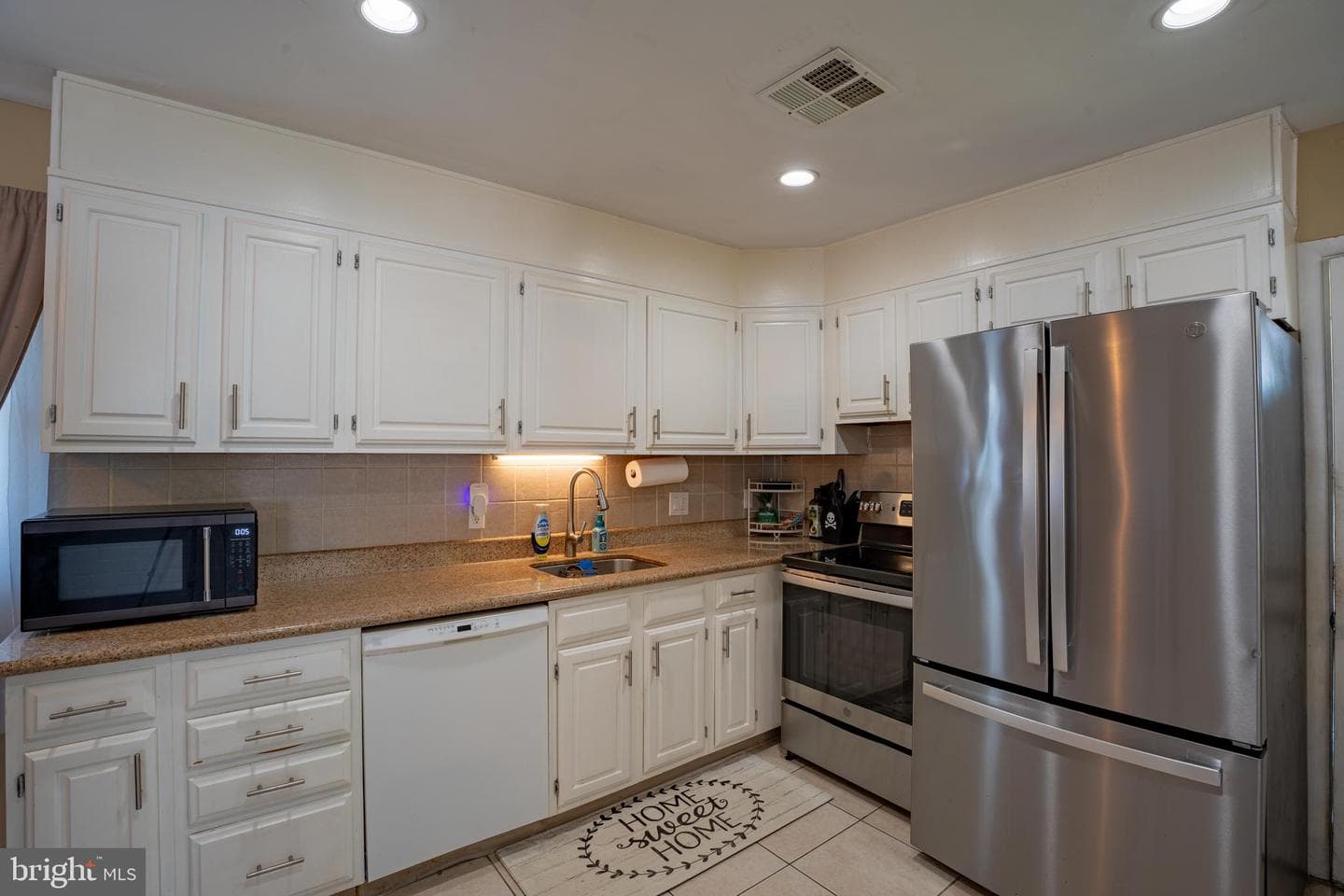 72 Basswood Road photo 4