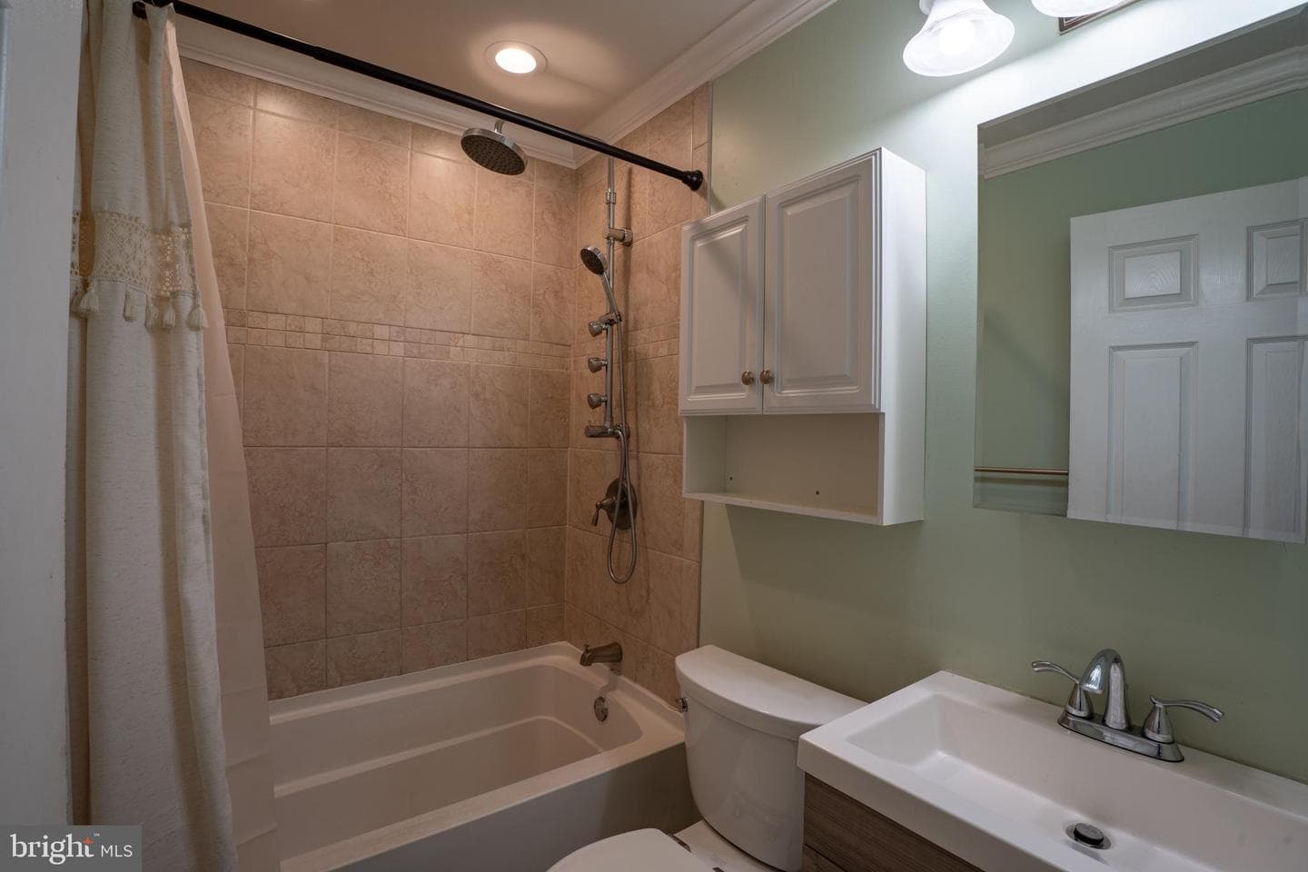 72 Basswood Road photo 8