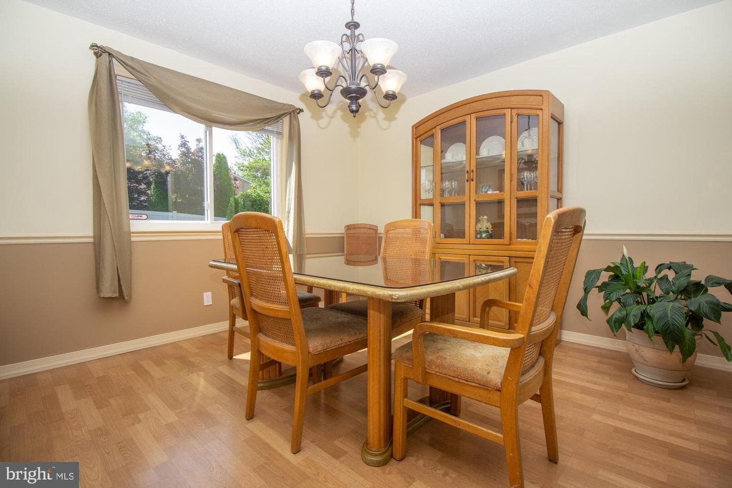 518 Ehret Road photo 9