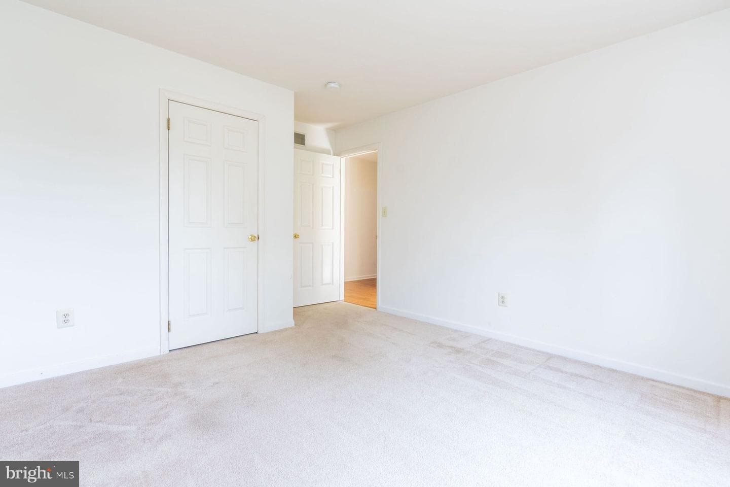 2381 Greensward S photo 34