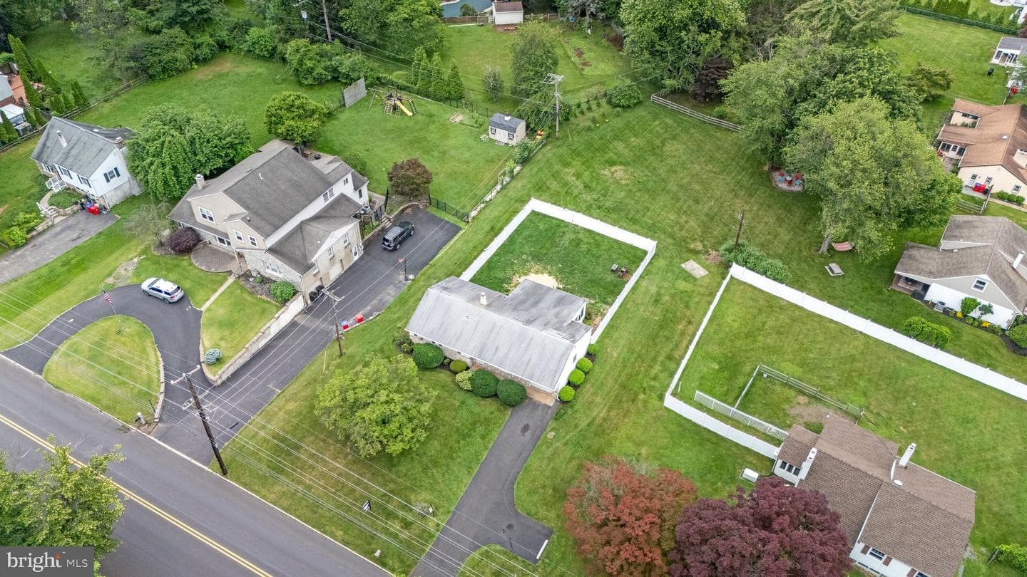 298 Davisville Road photo 37