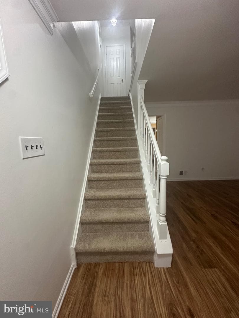 240 Leedom Way photo 2