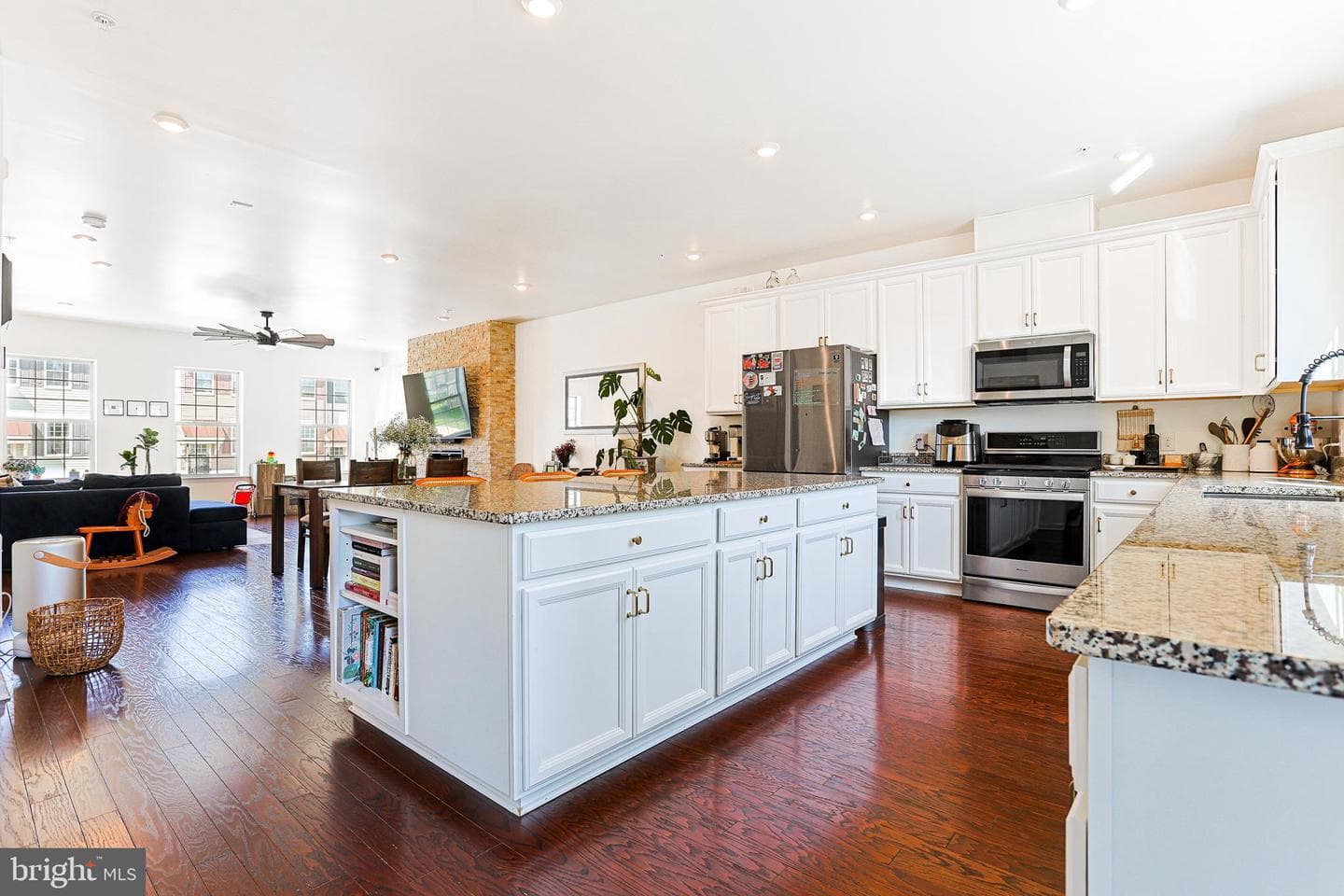 415 Tall Oaks Drive photo 8