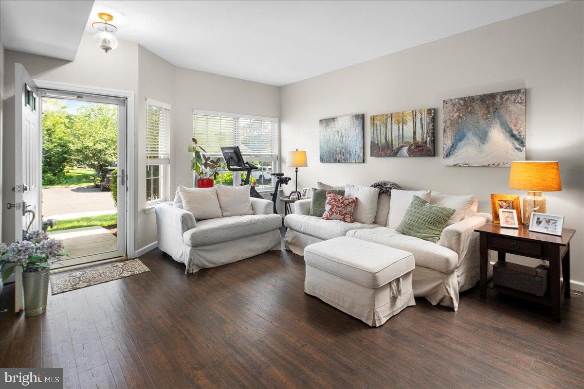 420 Fairview Way photo 2