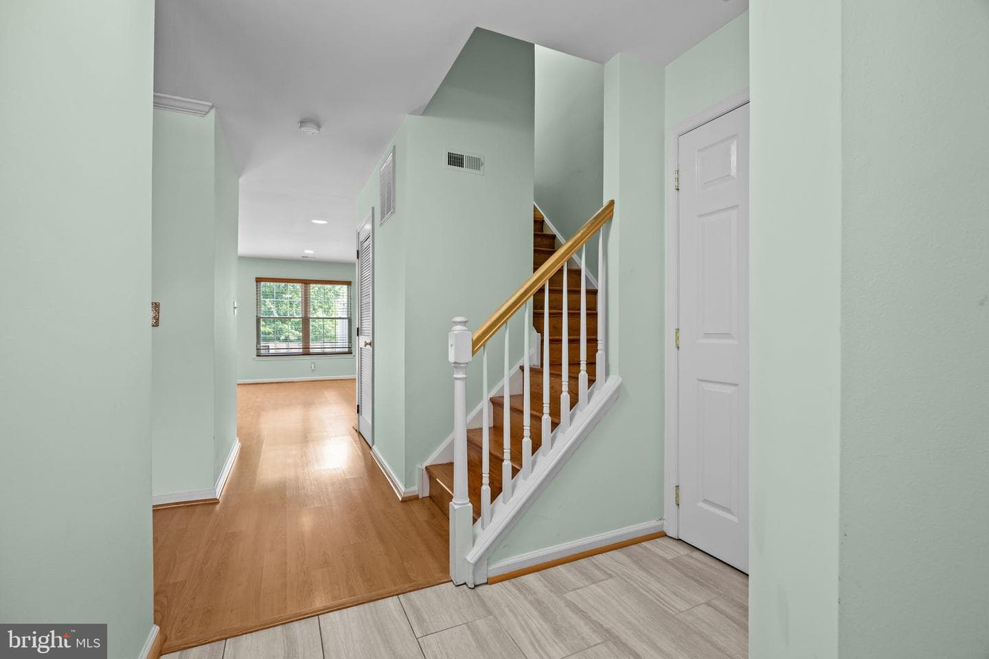 723 Dell Court photo 4