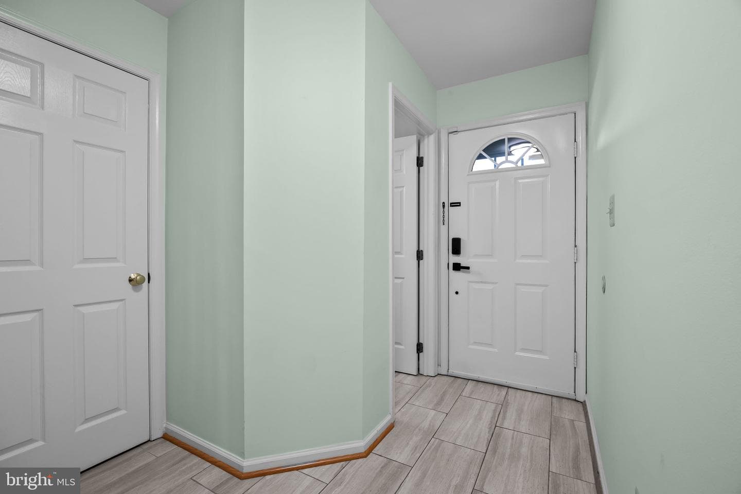 723 Dell Court photo 5