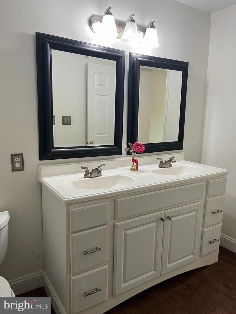 4104 Waltham Court photo 15