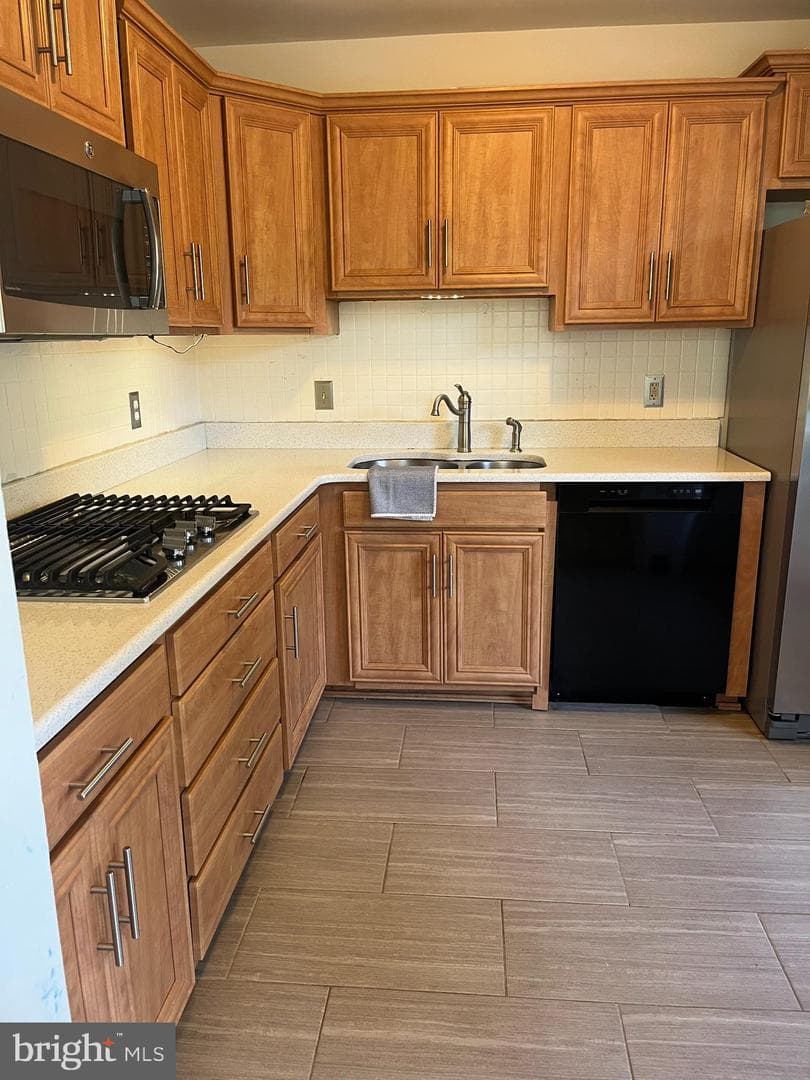 4104 Waltham Court photo 9