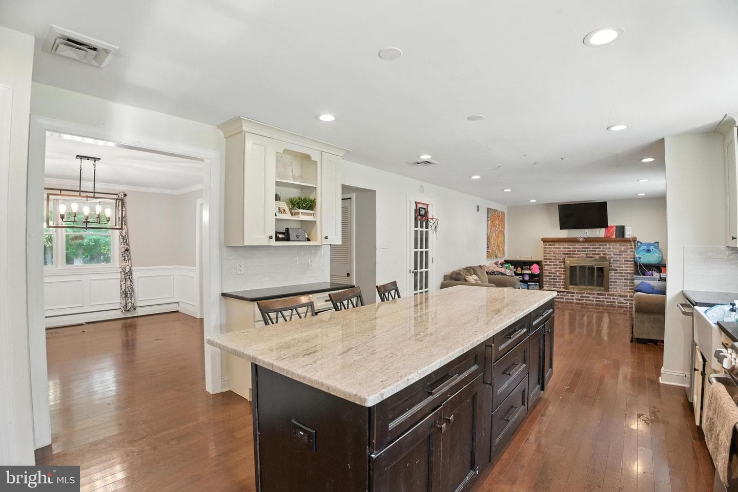 2549 Arrowhead Drive photo 3
