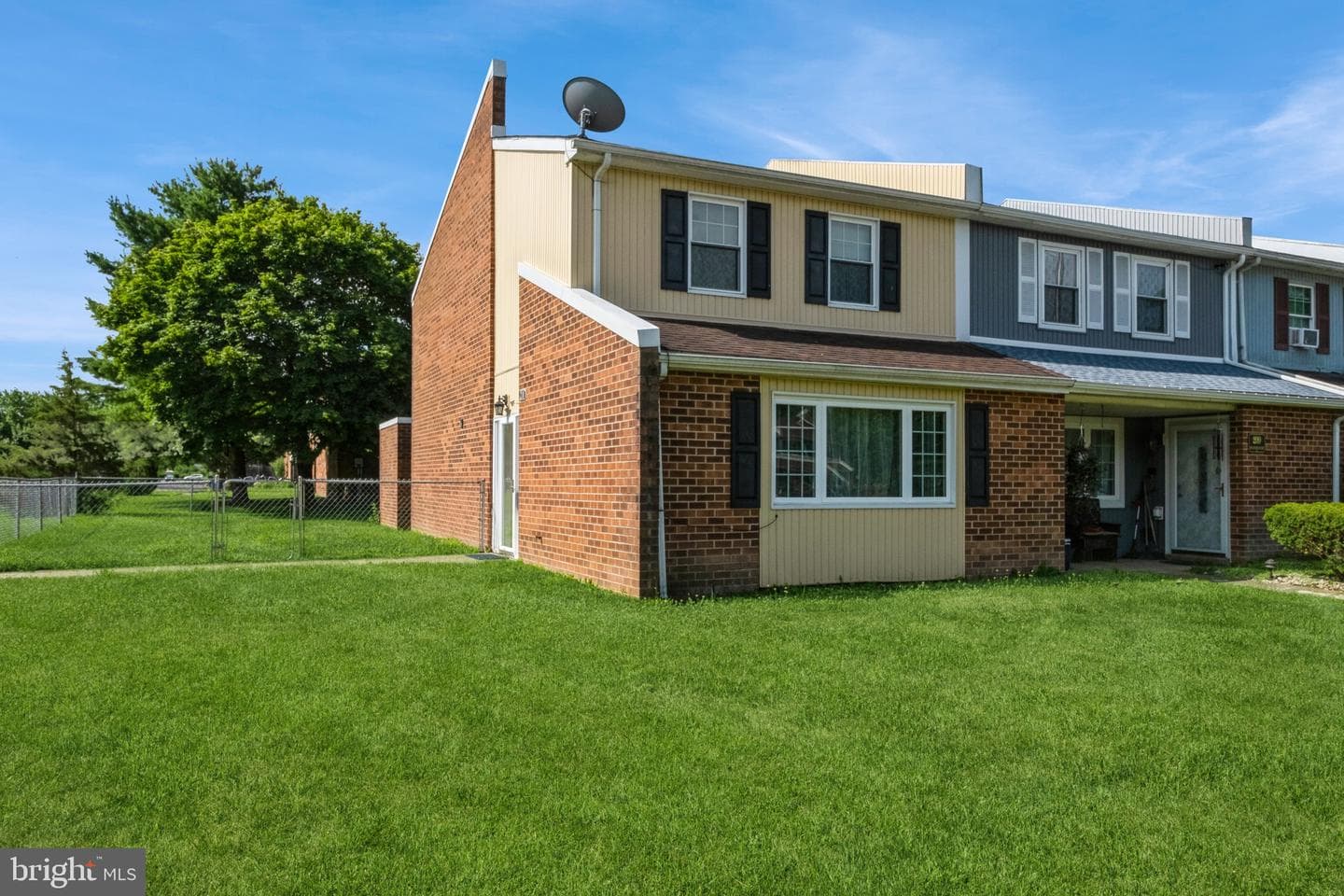210 Hyacinth Court photo 1