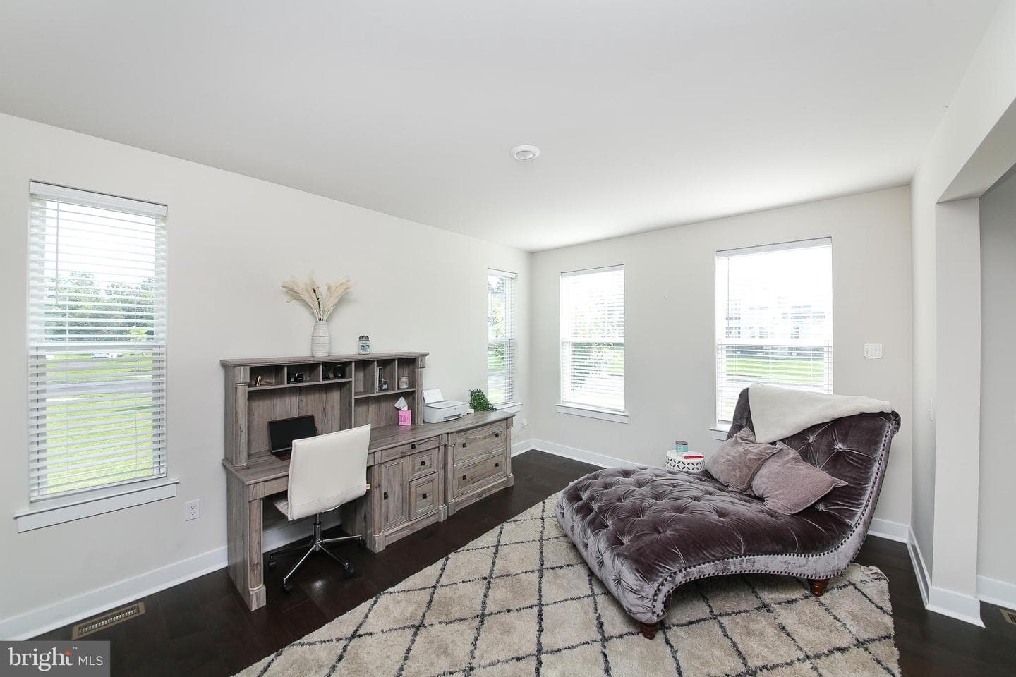 1088 Mariwill Drive photo 3