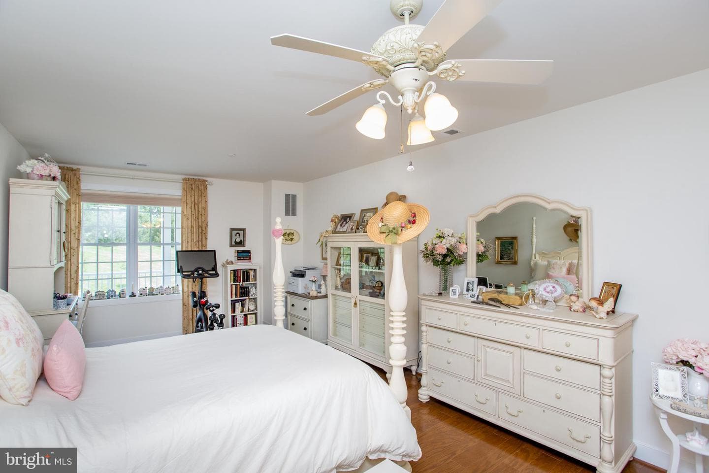 5212 Meridian Boulevard photo 17