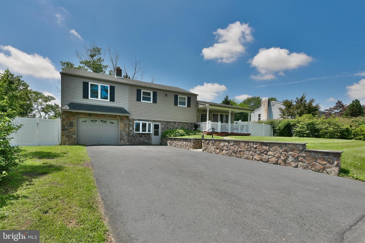51 Lewis Street photo 2