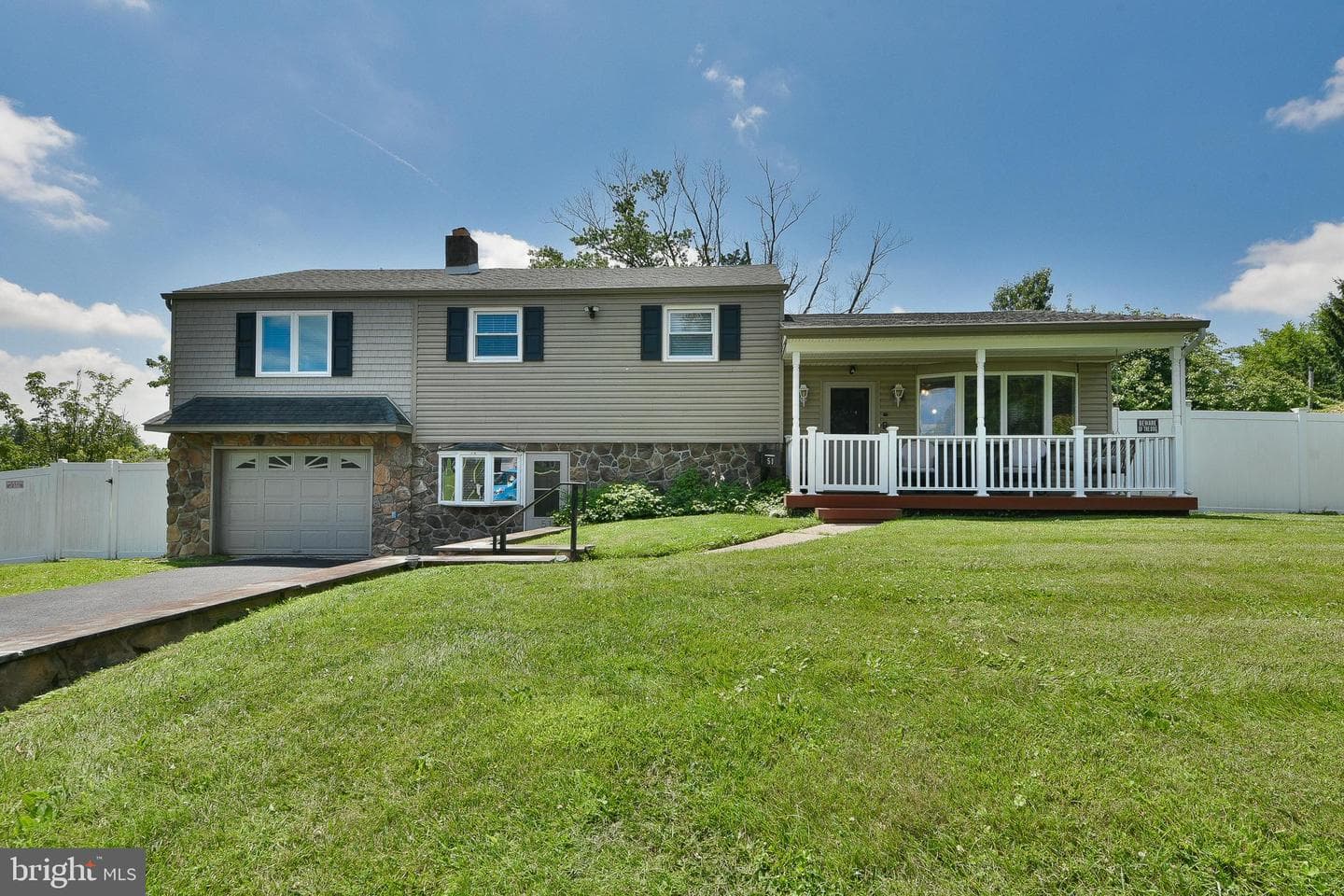 51 Lewis Street photo 3