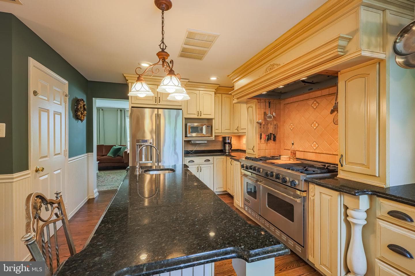2460 Elfreths Alley photo 18