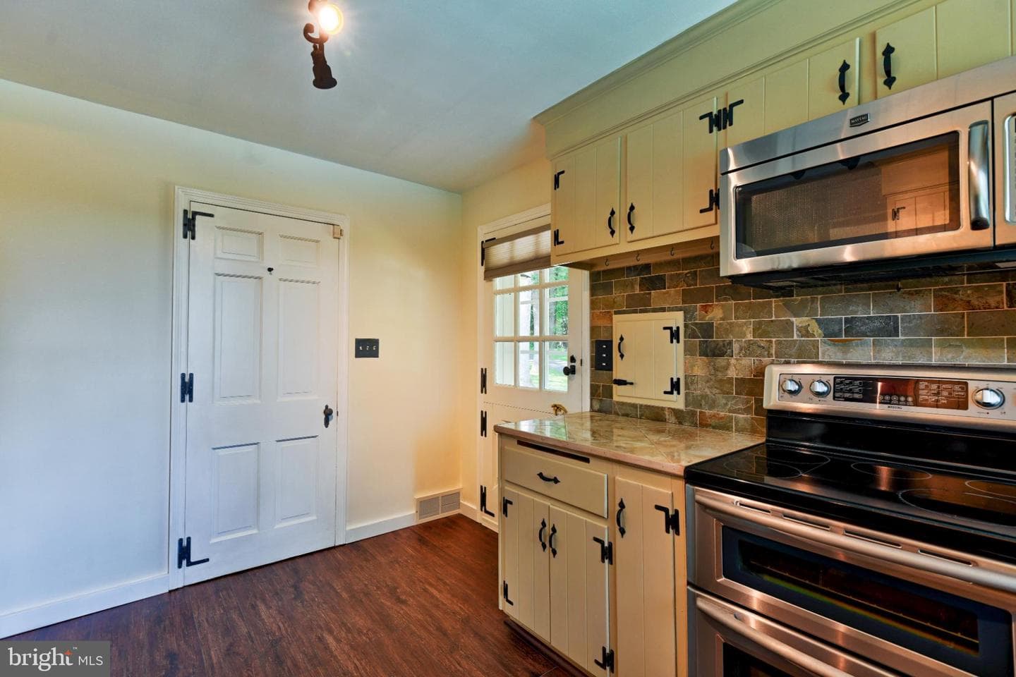 1531 N Ridge Road photo 3