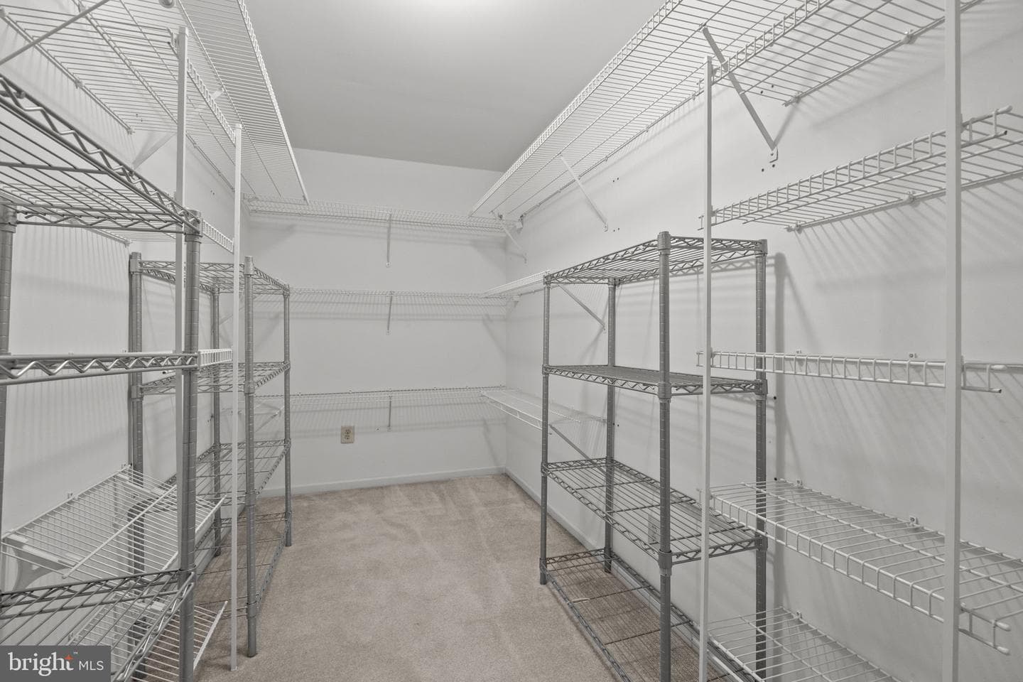 729 Dell Court photo 28