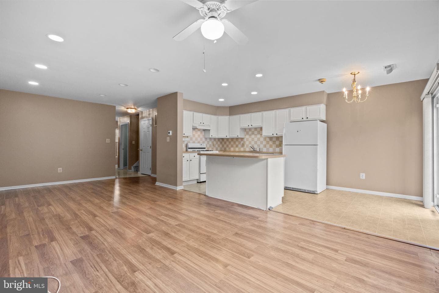 729 Dell Court photo 9