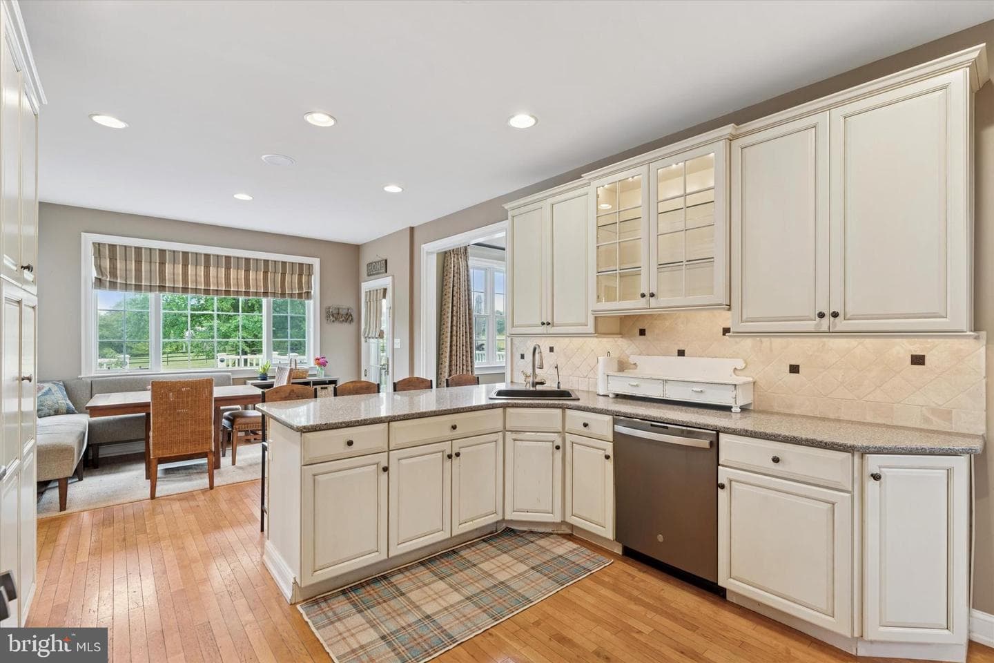 607 Telegraph Road photo 11
