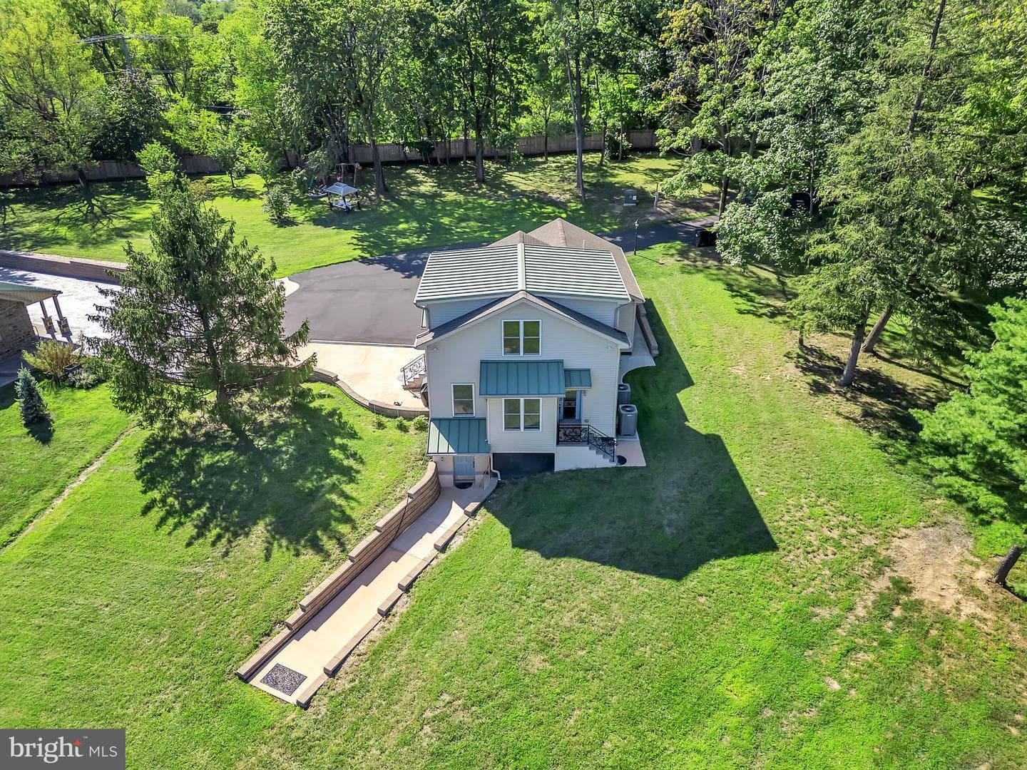 1851 Meetinghouse Road photo 8