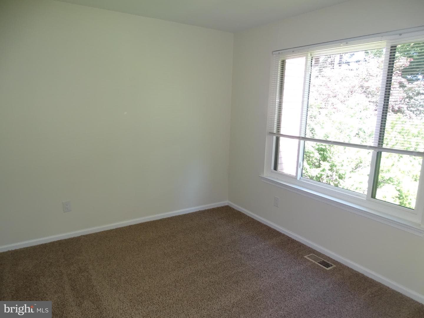 721 Grantham Court photo 18