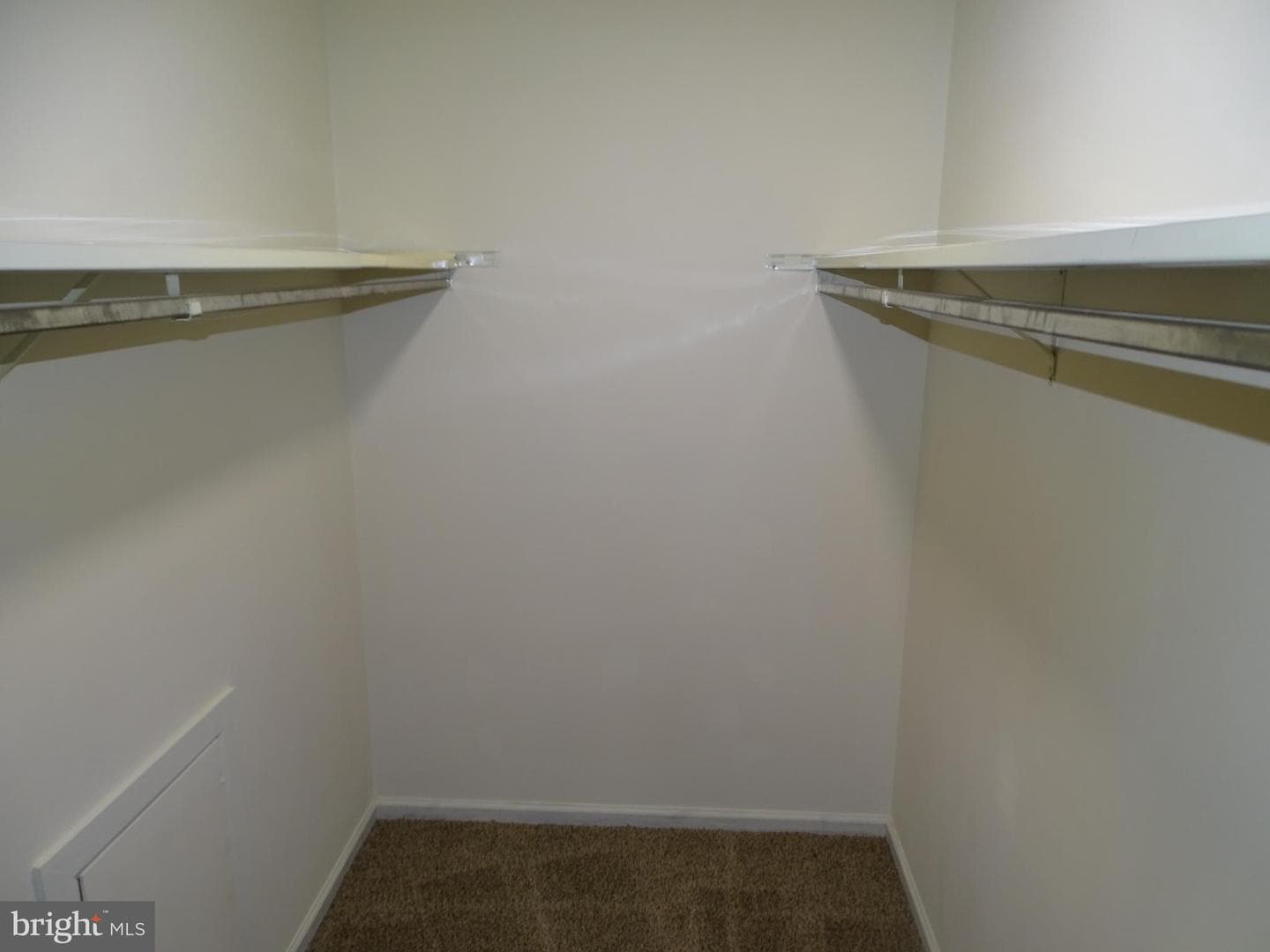 721 Grantham Court photo 27