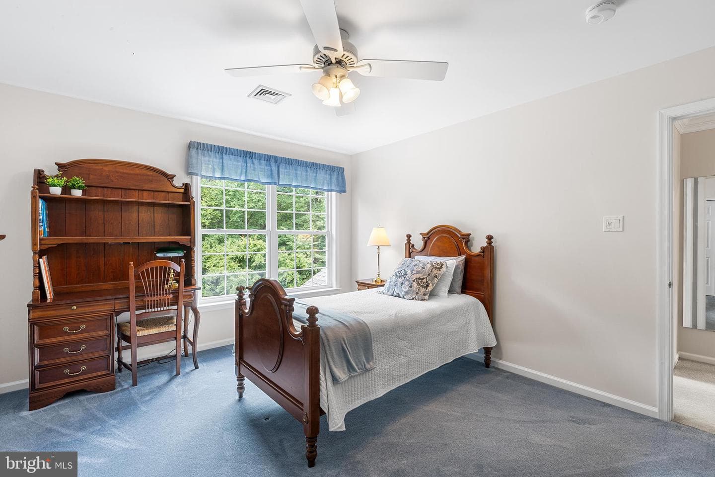 1090 Bancroft photo 48