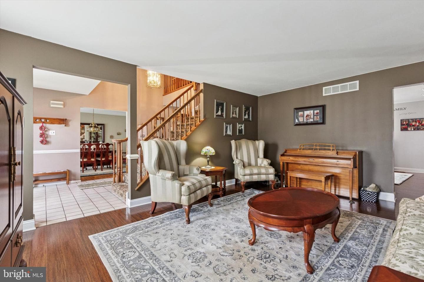 689 Pickering Road photo 12