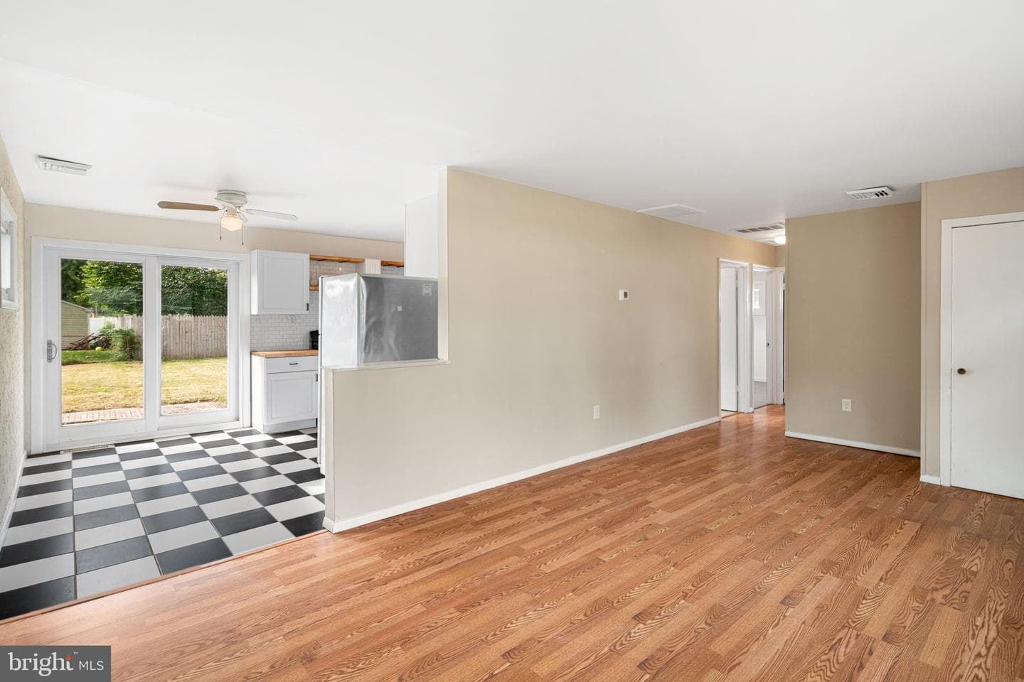 906 Stephen Avenue photo 5