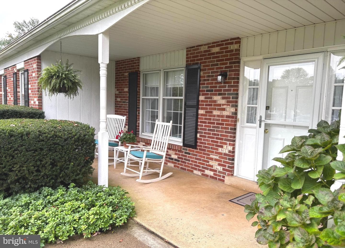 1208 Dickinson Drive photo 2