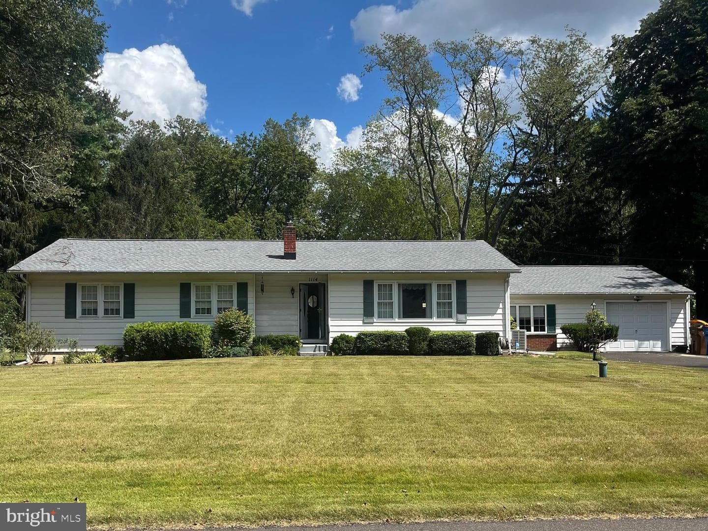 1114 General Hamilton Road photo 1