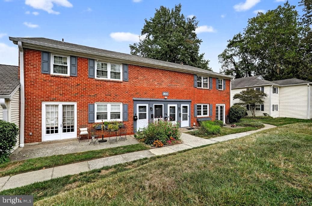 908 Yardley Cmns Commons photo 22