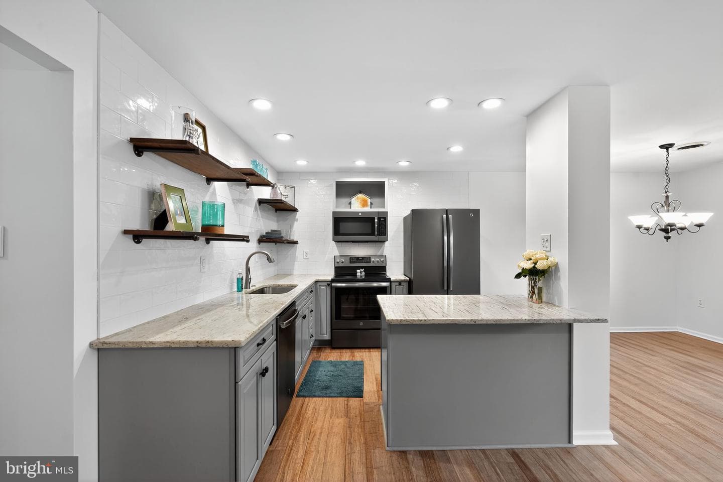 908 Yardley Cmns Commons photo 8