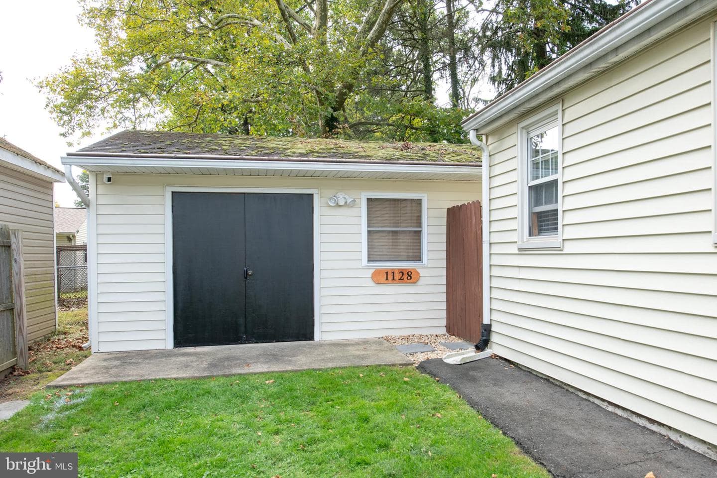 1128 Hilton Avenue photo 4
