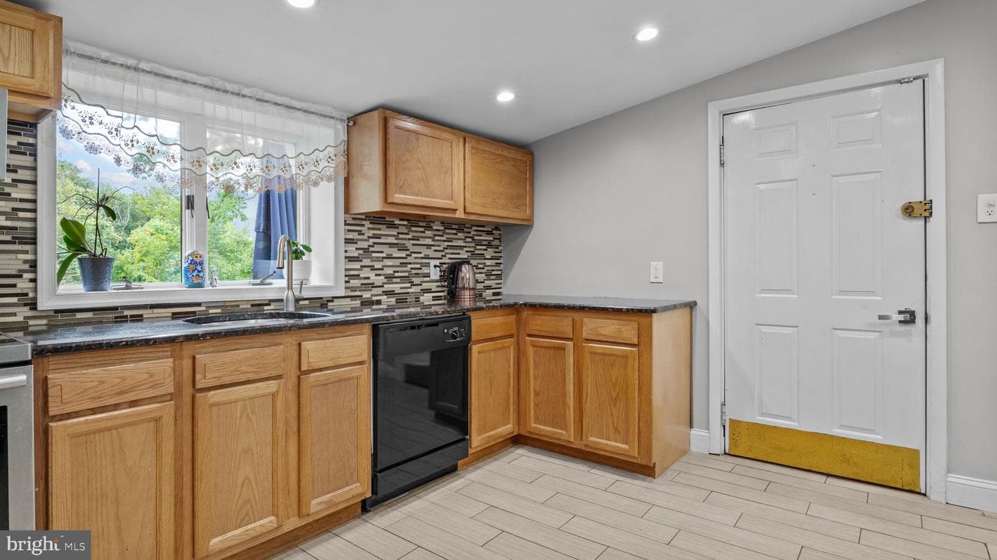 3633 Brownsville photo 8
