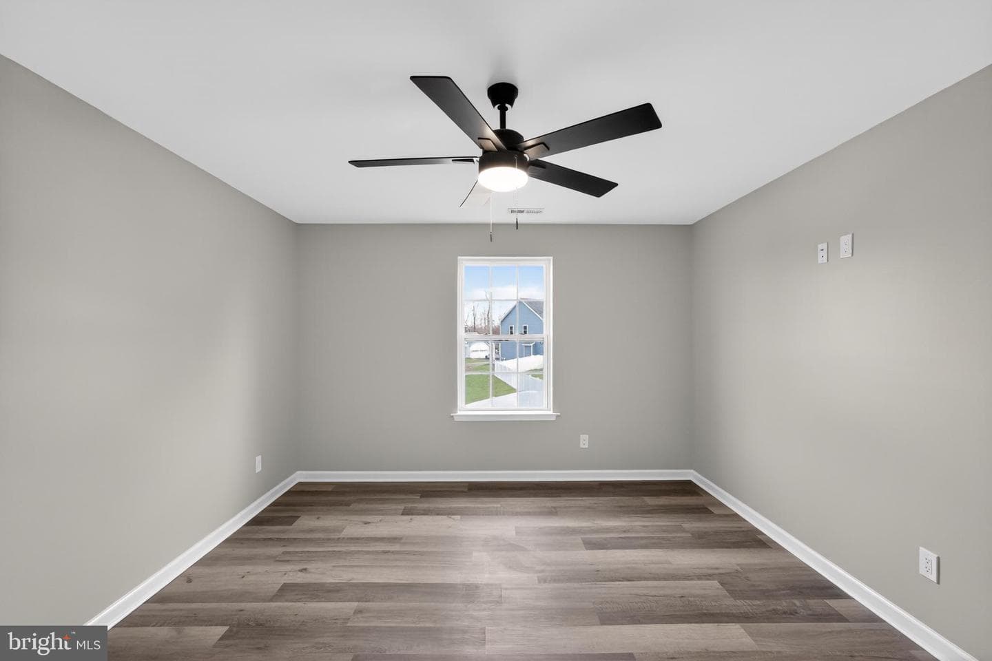 1021 W Maple Avenue photo 13