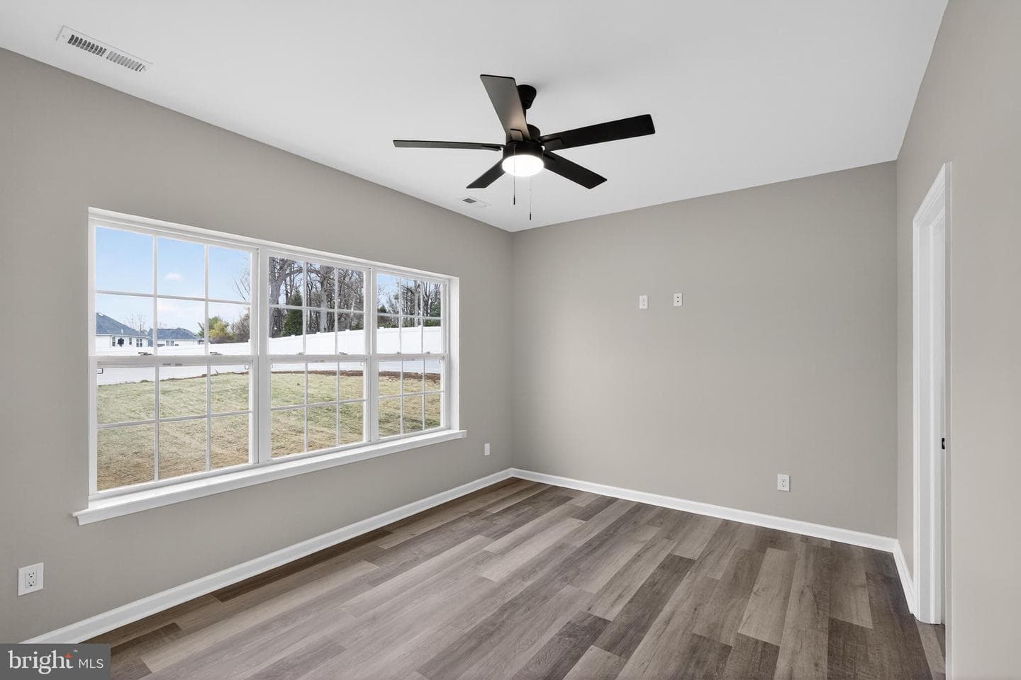 1021 W Maple Avenue photo 15
