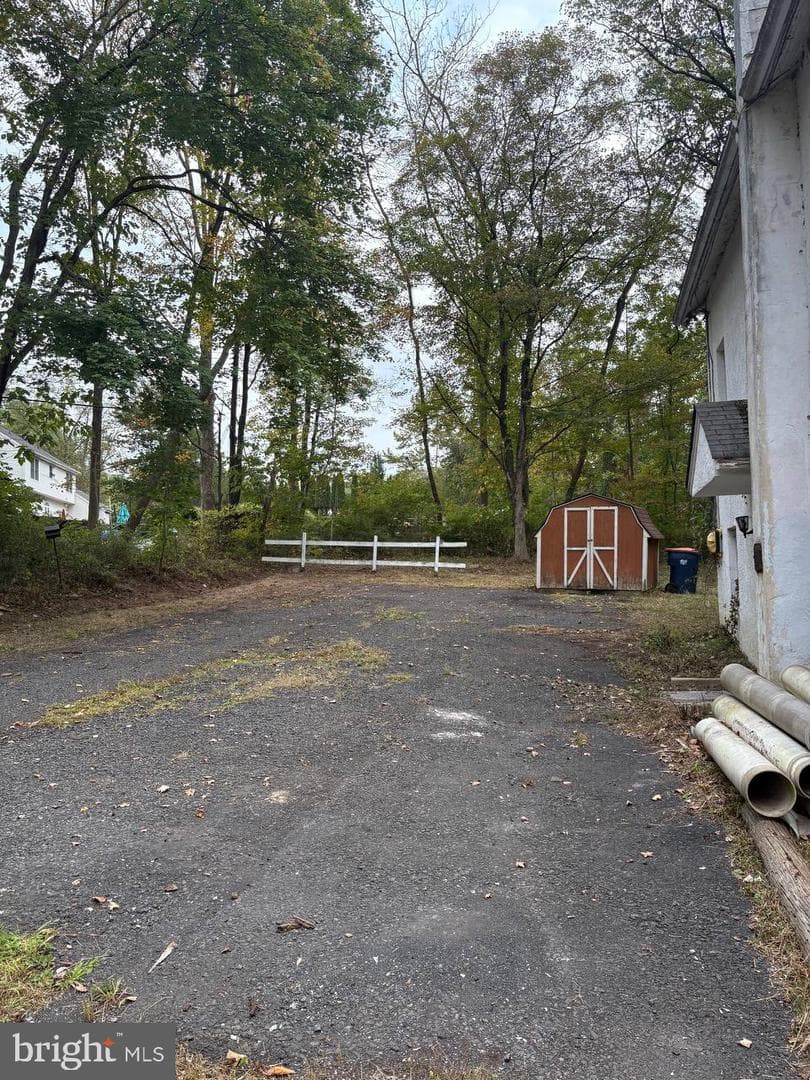 2034 Woodlyn Rd photo 9