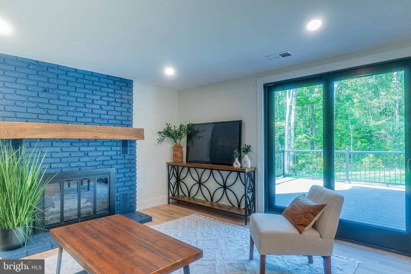 933 Forrest Road photo 21