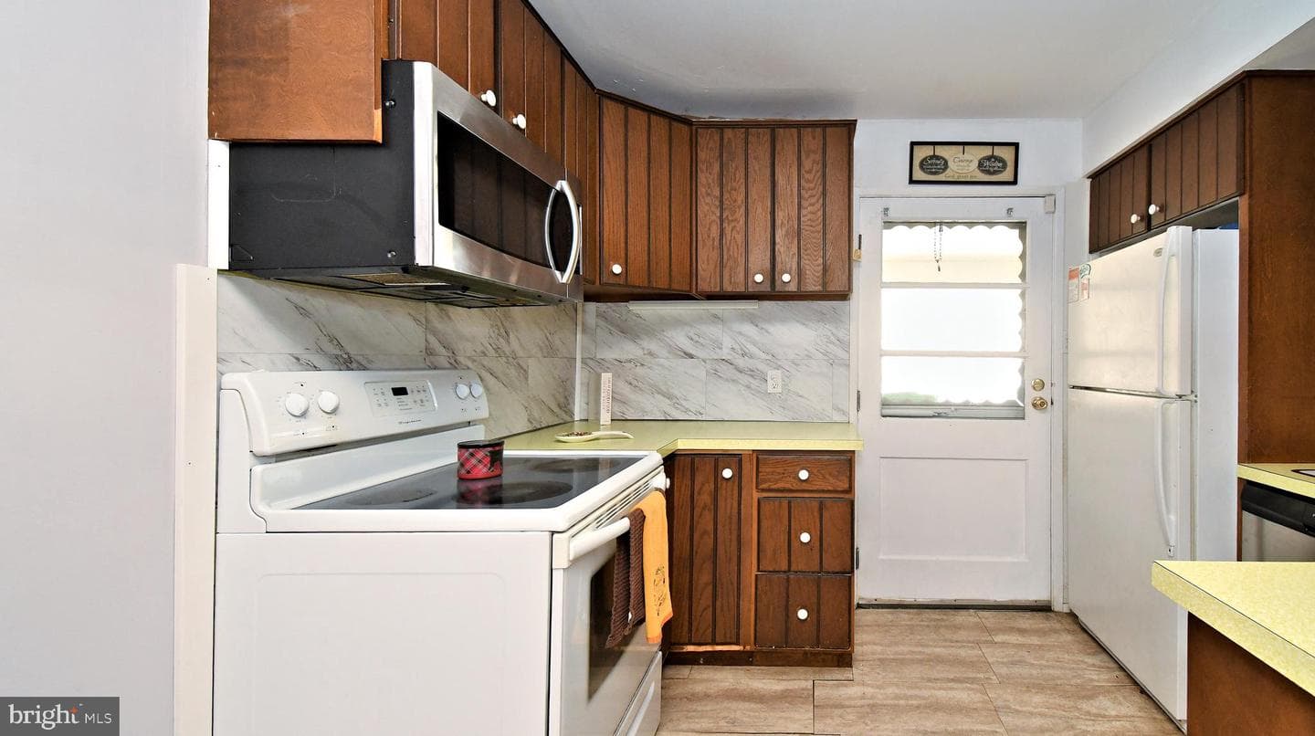208 Suffolk Road photo 9