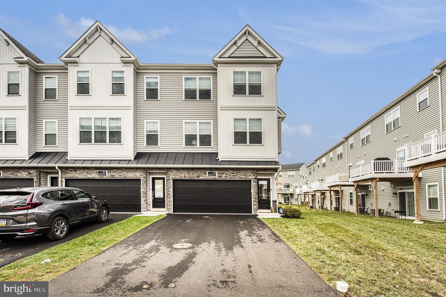 79 Becker Drive photo 2