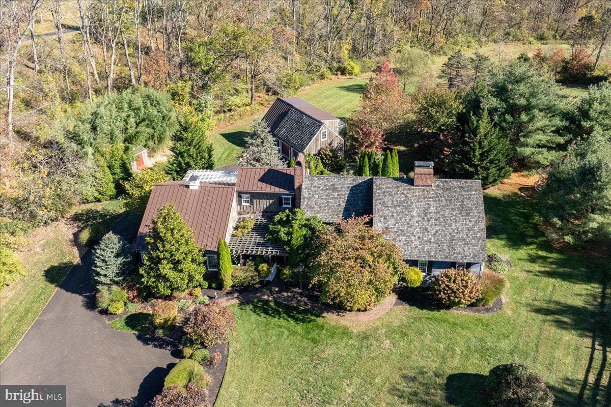 1249 Pebble Hill Road photo 2