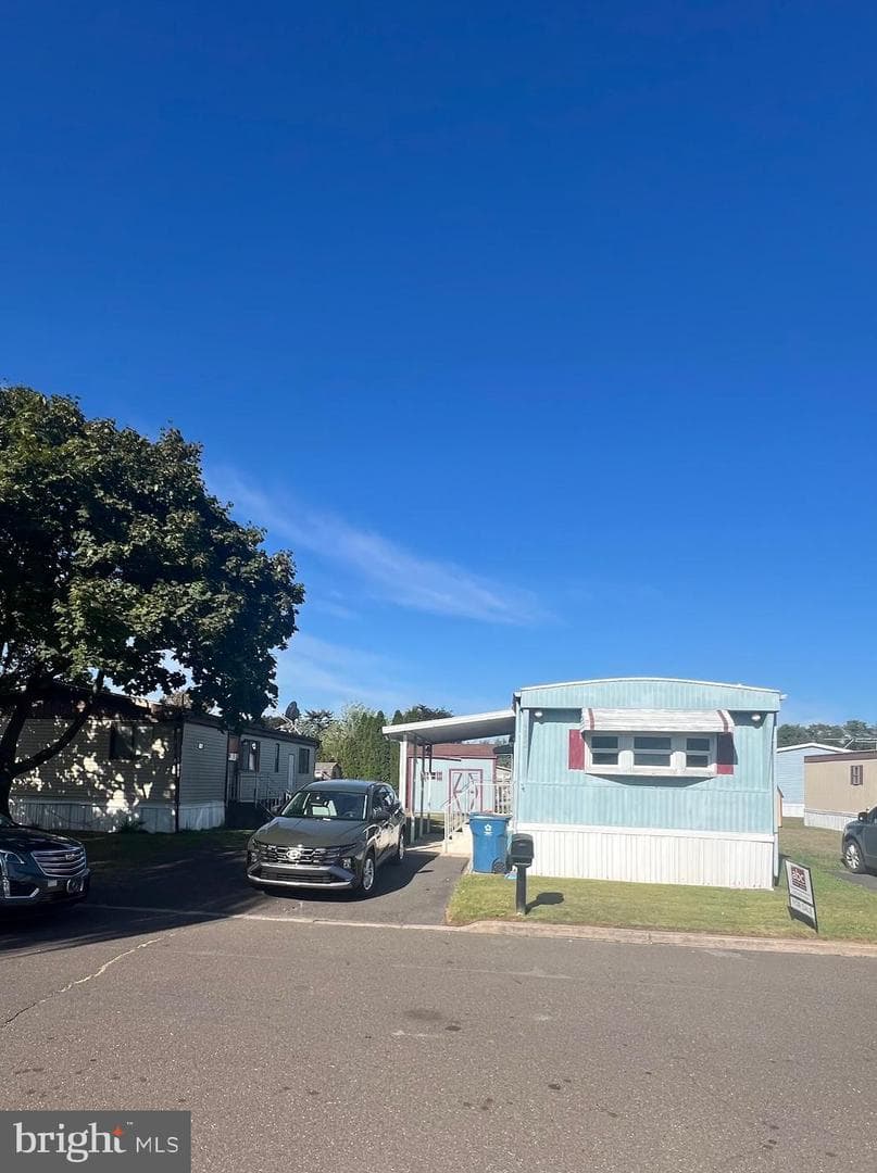 9802 Lawson Drive photo 2