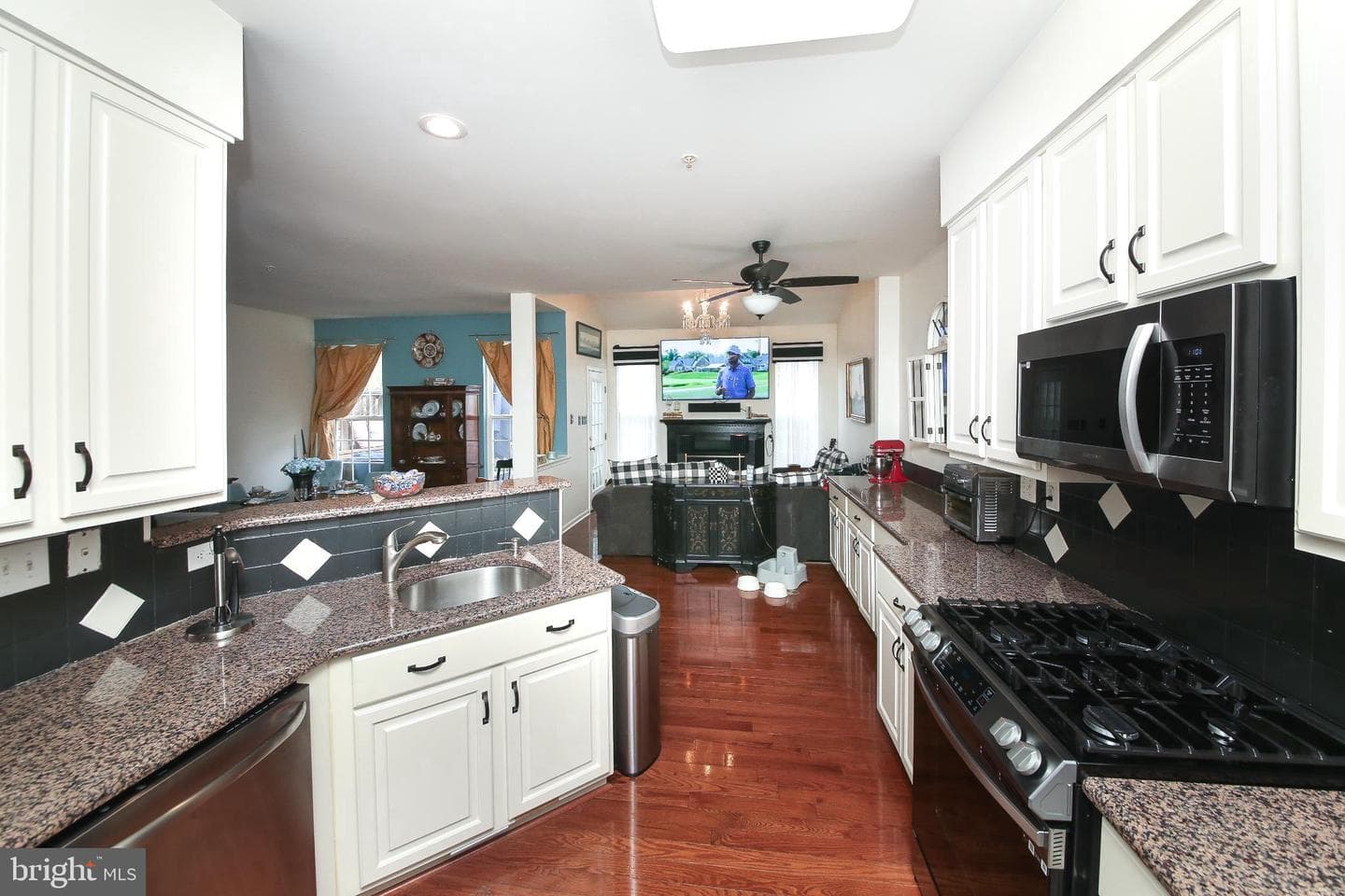 535 Mockingbird Way photo 6