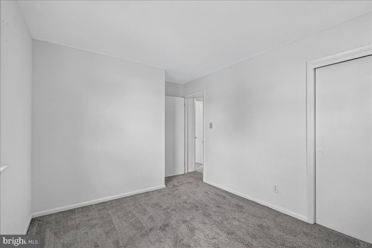 161 Maple Avenue photo 17
